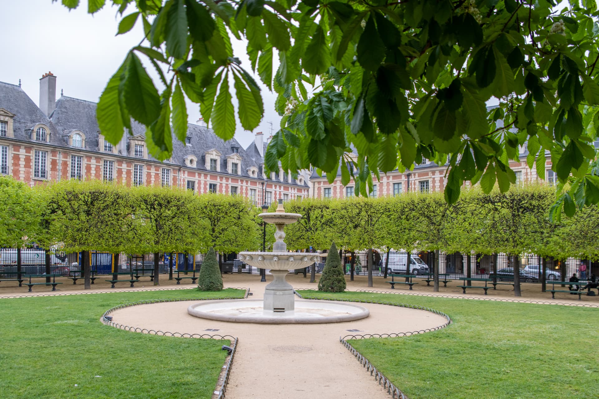 Square Louis XIII (Place des Vosges)